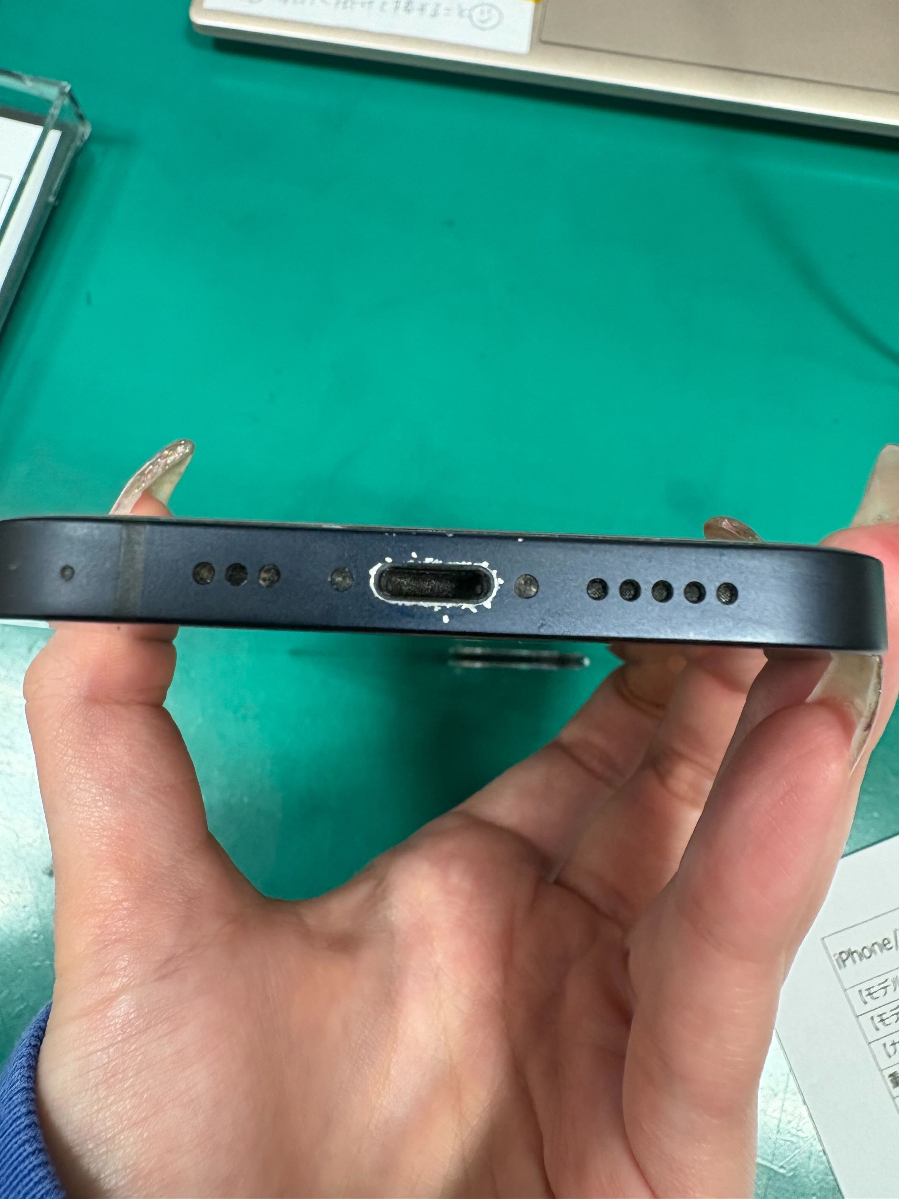 豊橋市】iPhone12が充電できない！差しても反応なし？ドックコネクタ